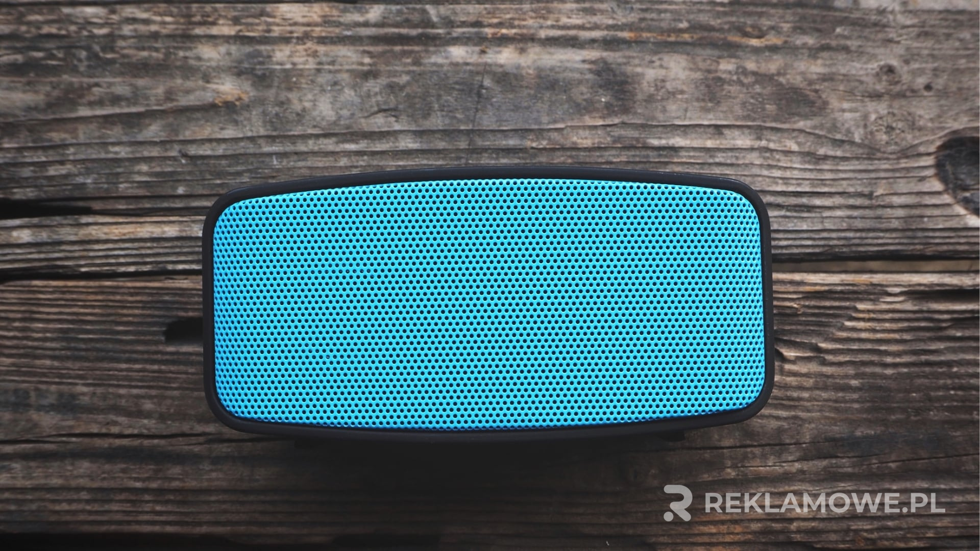 Głośniki reklamowe oraz zainteresowani konsumenci